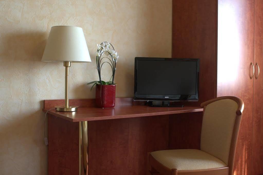 Hotel Restaurant Lenhsen Elmpt Ngoại thất bức ảnh